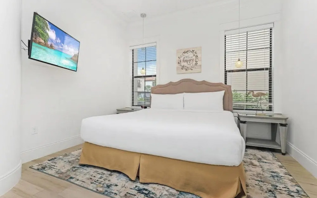Villa Lago 1945 - 4BR 4b.5a -