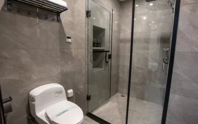 Baicheng Hotel