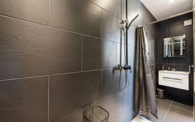 Prime Pimlico 3 Bedroom Flat With Roof Terrace