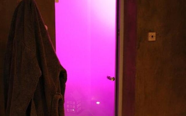 Casa Caliente (Sauna-Wellness-Massage-Vakantielogies-VespaRenting)