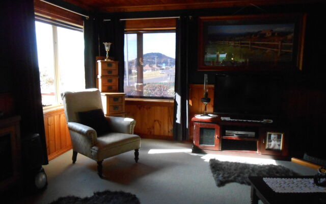 Tidelines of Bicheno