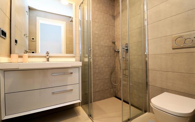 Sunset Drive 1-46 Poniente Beach