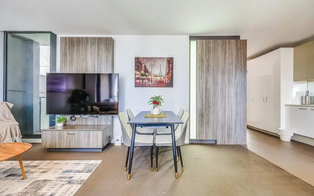 StayAU Leisure 2BR Modern CBD Apt