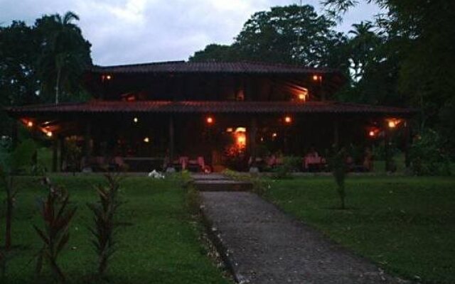 Hotel de Selva El Puente