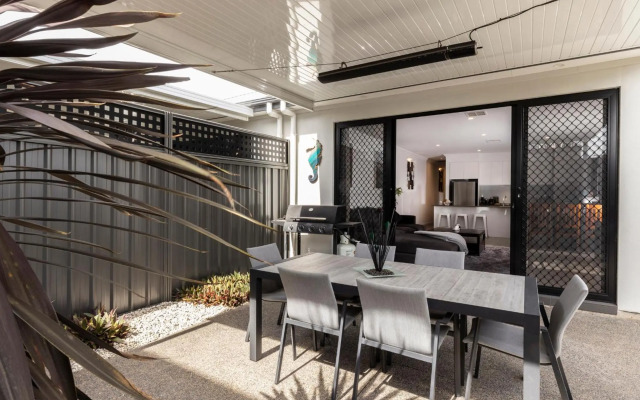 Cozy Getaway, King Bed with TV, NBN, Netflix, Nespresso