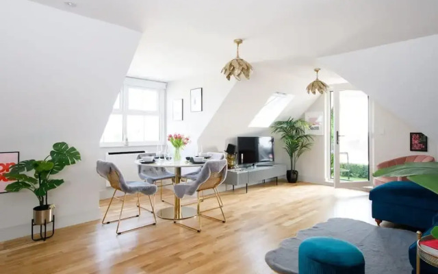 Luxury Penthouse Super King Bed 5 min to Beach