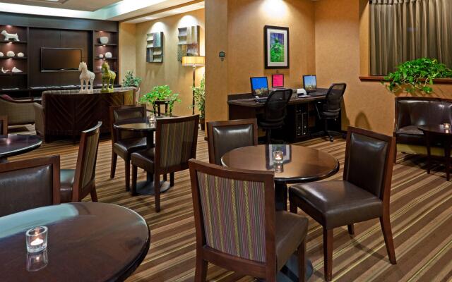 Armoni Inn & Suites