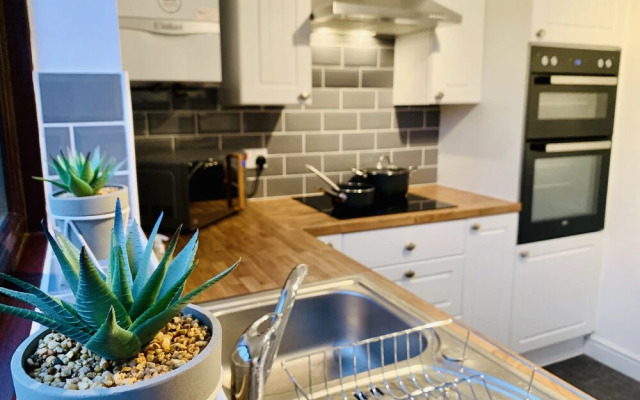 SA Today St Margarets Court Taunton with Fibre Wi-Fi & Netflix