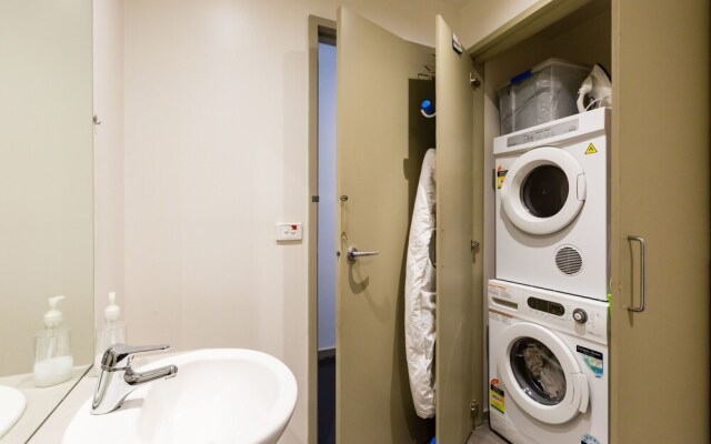 MEGAN, 2BDR Melbourne Apartment