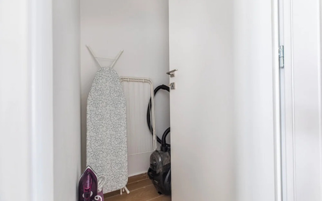 Les Nuances de Blue 1-BR Apt in Athens