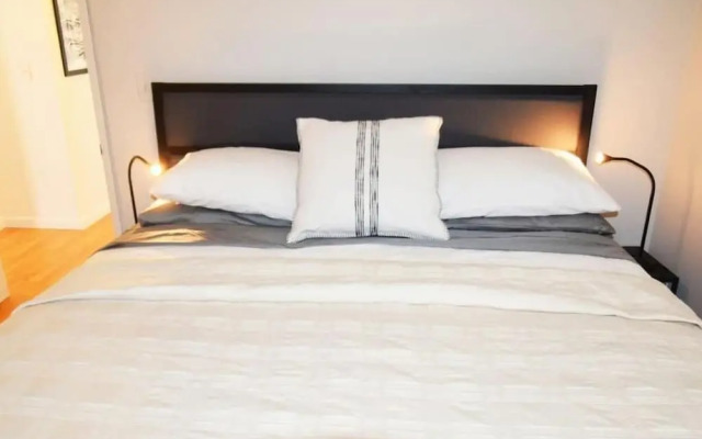 Hollywood Business Suites