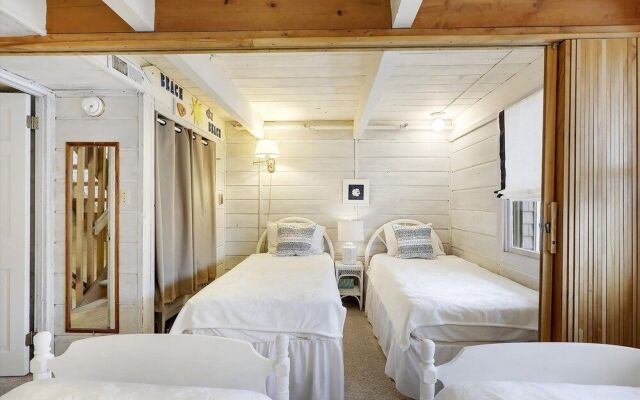 Atlantic Watergate #17 by Long & Foster