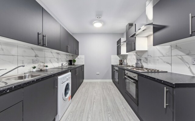 Cozy Serviced Room in Feltham Heathrow London Tw13