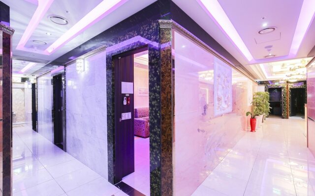 Themepark Tourist Hotel