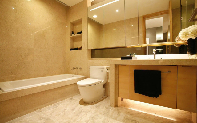 eStay Residence Poly World Trading Center