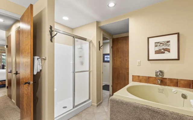 Snow Flower 068 3 Bedroom Condo by RedAwning