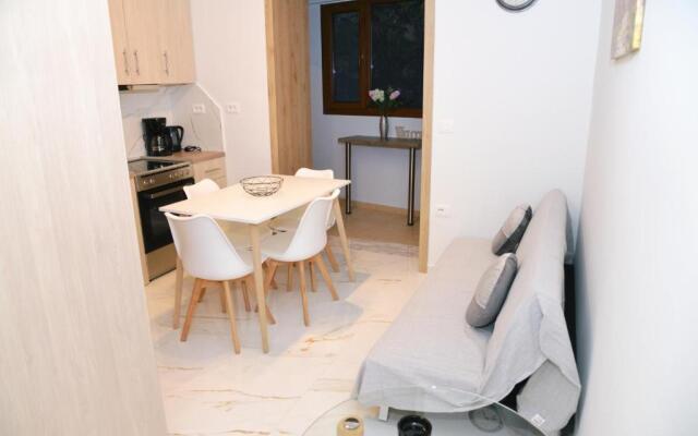 Neo Faliro train st. 2 bedrooms 4 pers. apartment
