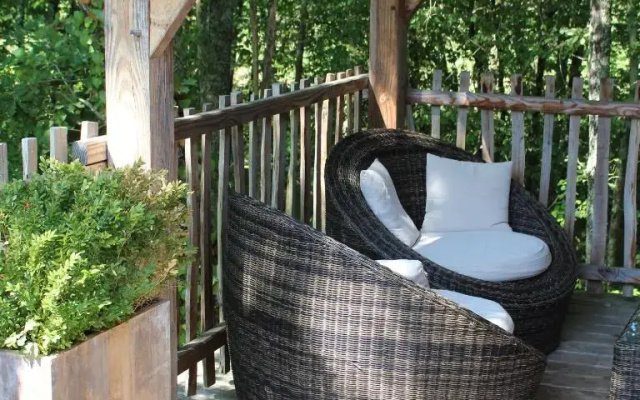 D'emilion de Sens (Adults Only)