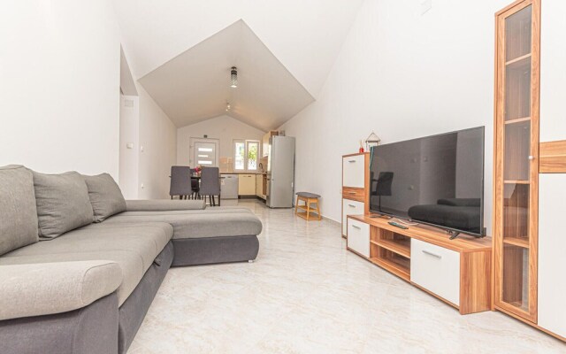 Beautiful Home in Grebastica With 4 Bedrooms and Wifi
