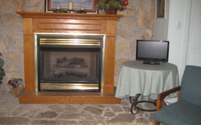 Core Creek Lodge