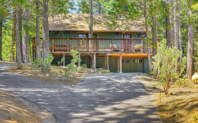 California Mountain Cabin w/ Lake Access & Deck!