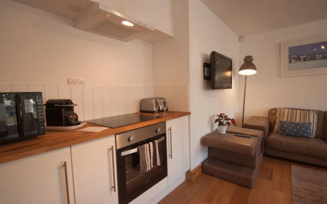 Just B - Apartment 4