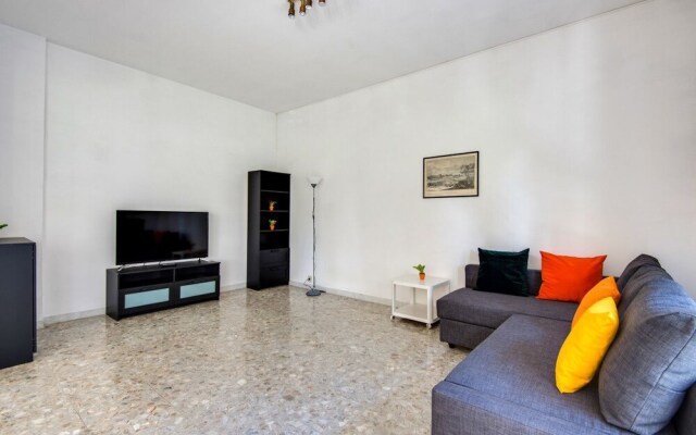 Very Spacious 3 Beds Flat in a Great Area