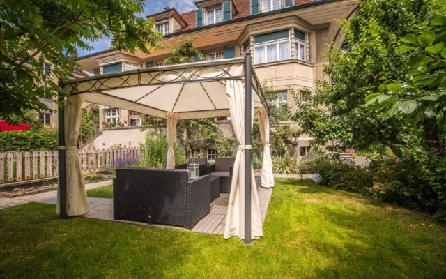 Max Aviation Villa & Apartments
