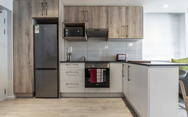 C502 Woodstock Quarters with Pool & Gym