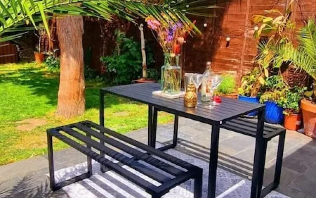 Stylish 3 Bedroom Townhouse in Brockley With Large Garden