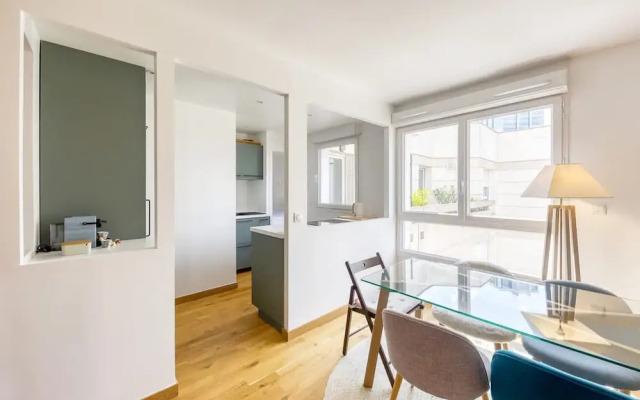 Charming Central Apartment With Balcony and City View