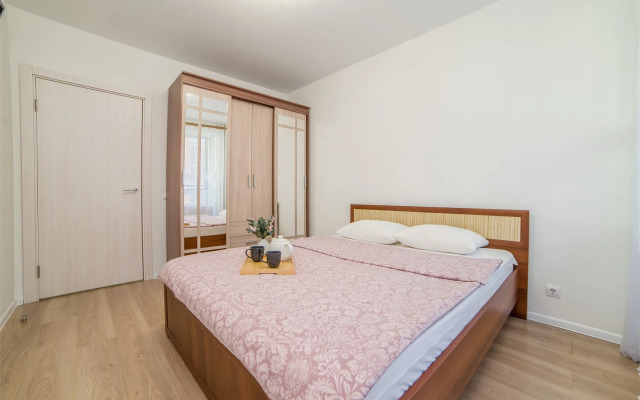 AHause на проспекте Космонавтов 11а