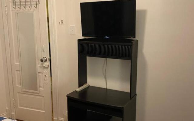 Hollywood Rentals LLC