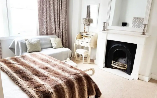 Beautiful Battersea 2 Bedroom Garden Flat