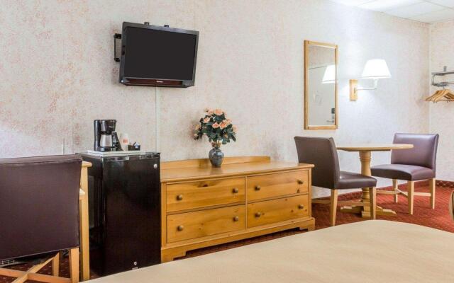 Econo Lodge Near Stewart International Airport