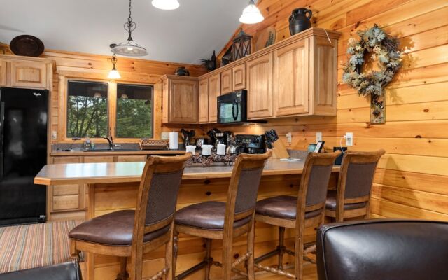 Retreat at Wintergreen Pool Access Grill