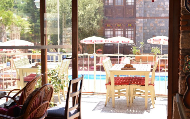 Evita Apart Hotel