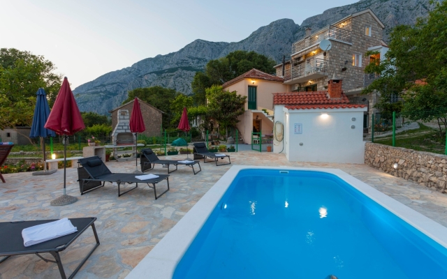 Holiday house Tonci - comfortable & surrounded by nature: Tucepi, Riviera Makarska