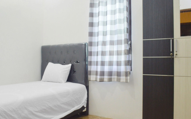 SPOT ON 91616 Kharisma Guest House