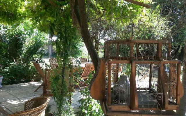 B&B Au Mas De La Tournillone