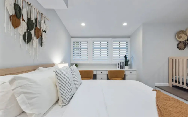 5 Bedroom Home with Pool & Guest House