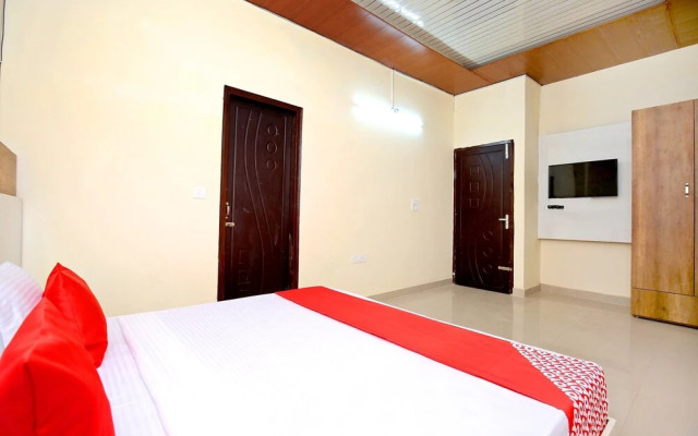 OYO 39957 Hotel HC King