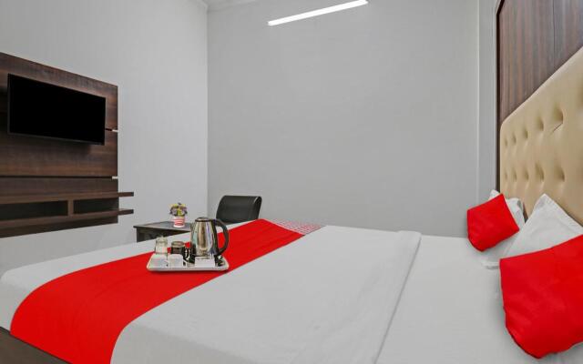 OYO Flagship 70198 The Cz Inn