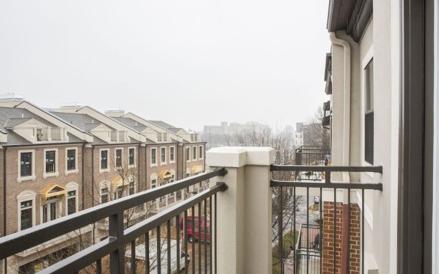 Southend 2 BR Apt near Stadium by Frontdesk