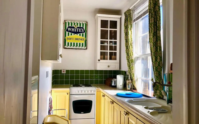 Dressmakers Salon - Unique 3 Bedroom in Gothic Villa