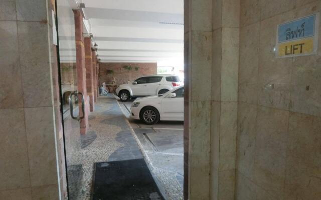 Ayutthaya Thanee Hotel
