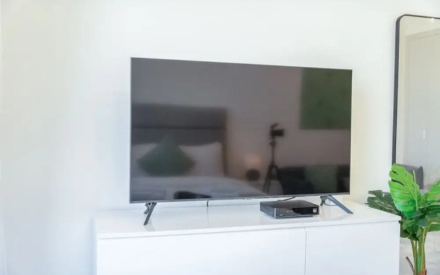 Perfect Studio That Sleeps 2 in JVC