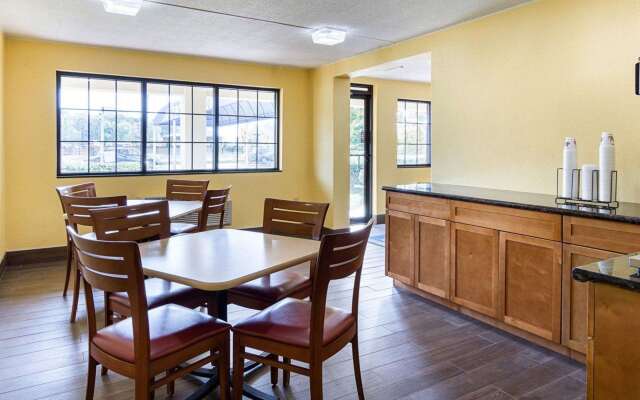 Rodeway Inn Joint Base Andrews Area