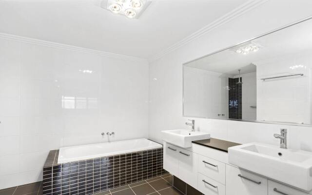 Ebony Rose - Tweed Coast Holidays