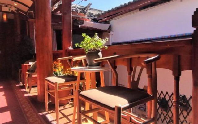 Lijiang Rongshe Liyuan Inn